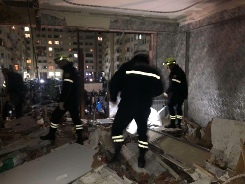 Xırdalanda yaşayış binasında GÜCLÜ PARTLAYIŞ: yaralılar var - FOTO/YENİLƏNDİ