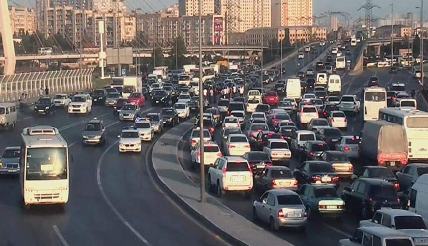 Rahat, təhlükəsiz hərəkət - Bakının nəqliyyat dərdinə ekspertdən fərqli baxış
