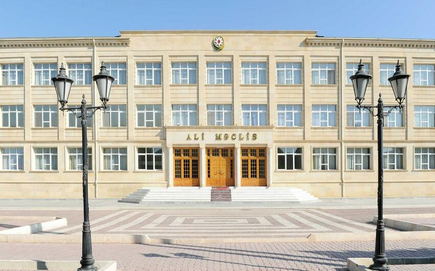 Naxçıvan Ali Məclisinin işdən çıxarılan şöbə və sektor müdirlərinə yeni vəzifə verildi