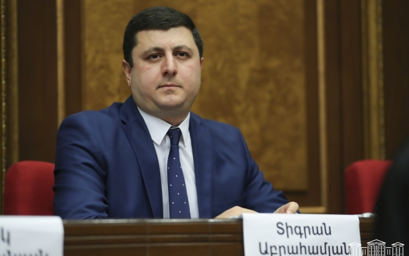 Abramyan separatçı rejimlə Paşinyan arasındakı ziddiyyətlərdən danışıb