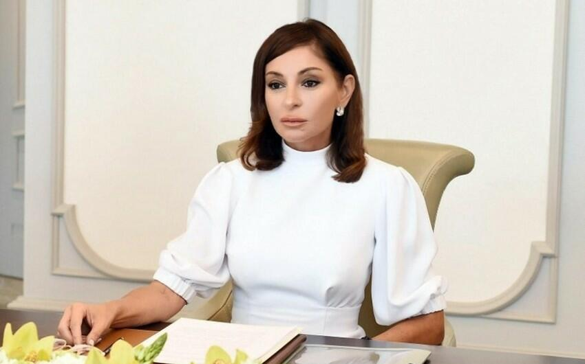Mehriban Əliyeva Budapeştdə Macarıstanın Baş nazirinin xanımı ilə görüşüb