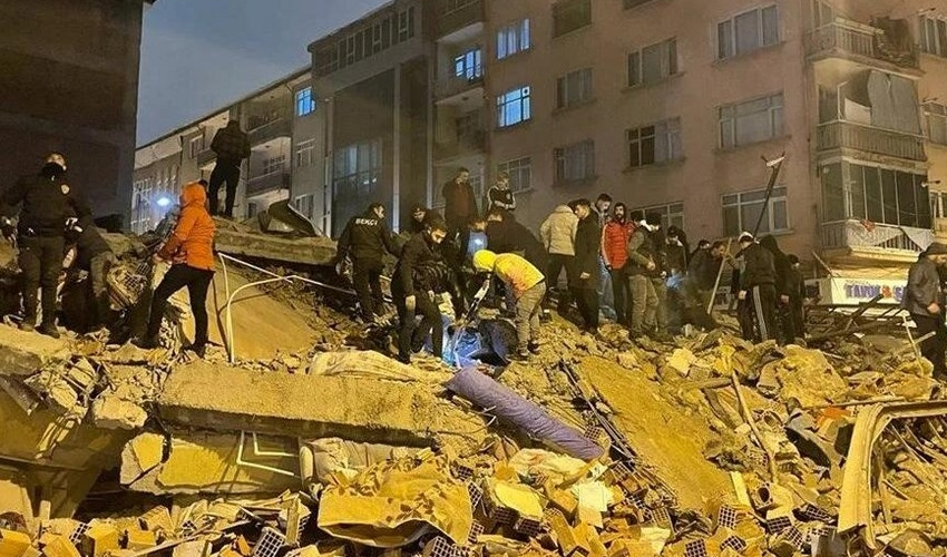 Türkiyədə zəlzələdə ölənlərin sayı 3419-a çatıb - YENİLƏNİR (video)