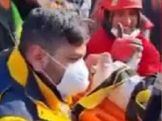 128 saat sonra iki aylıq körpə belə xilas edildi - Təsirli GÖRÜNTÜLƏR