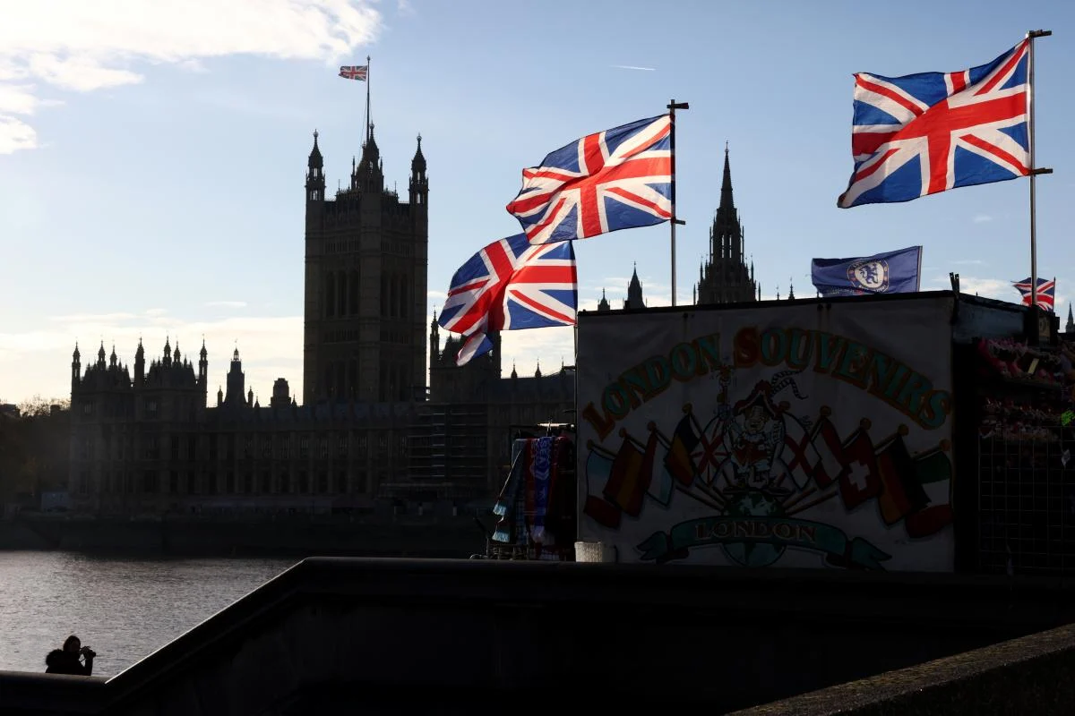 Britaniya İrana qarşı sanksiyalar siyahısını genişləndirdi