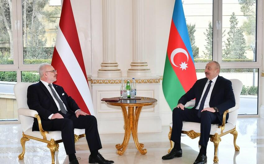 Azərbaycan və Latviya prezidentlərinin məhdud tərkibdə görüşü oldu - FOTO