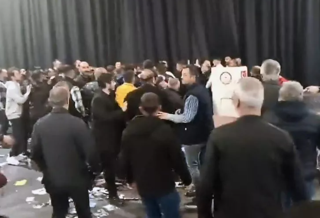 Deputat olmaq istəyən namizədlər yumruq davasına çıxdı - FOTO