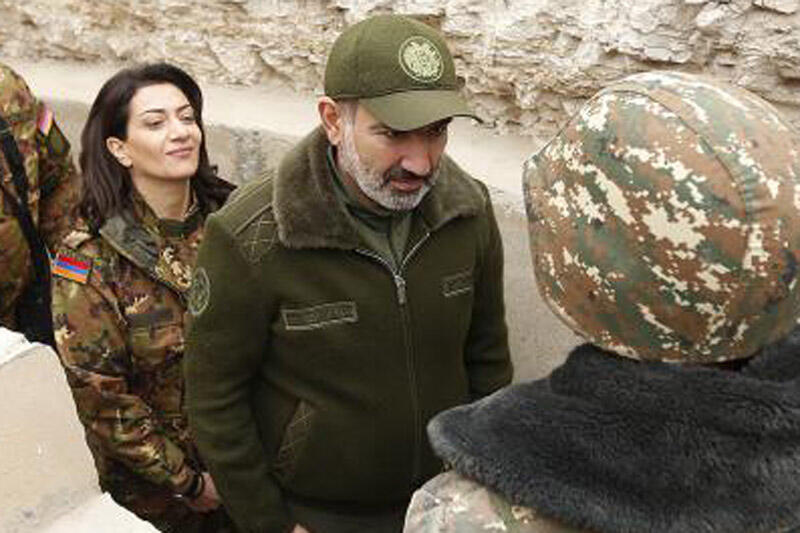 Azərbaycanlı əsgər Paşinyanın arvadının olduğu evə girib? - FOTO/VİDEO