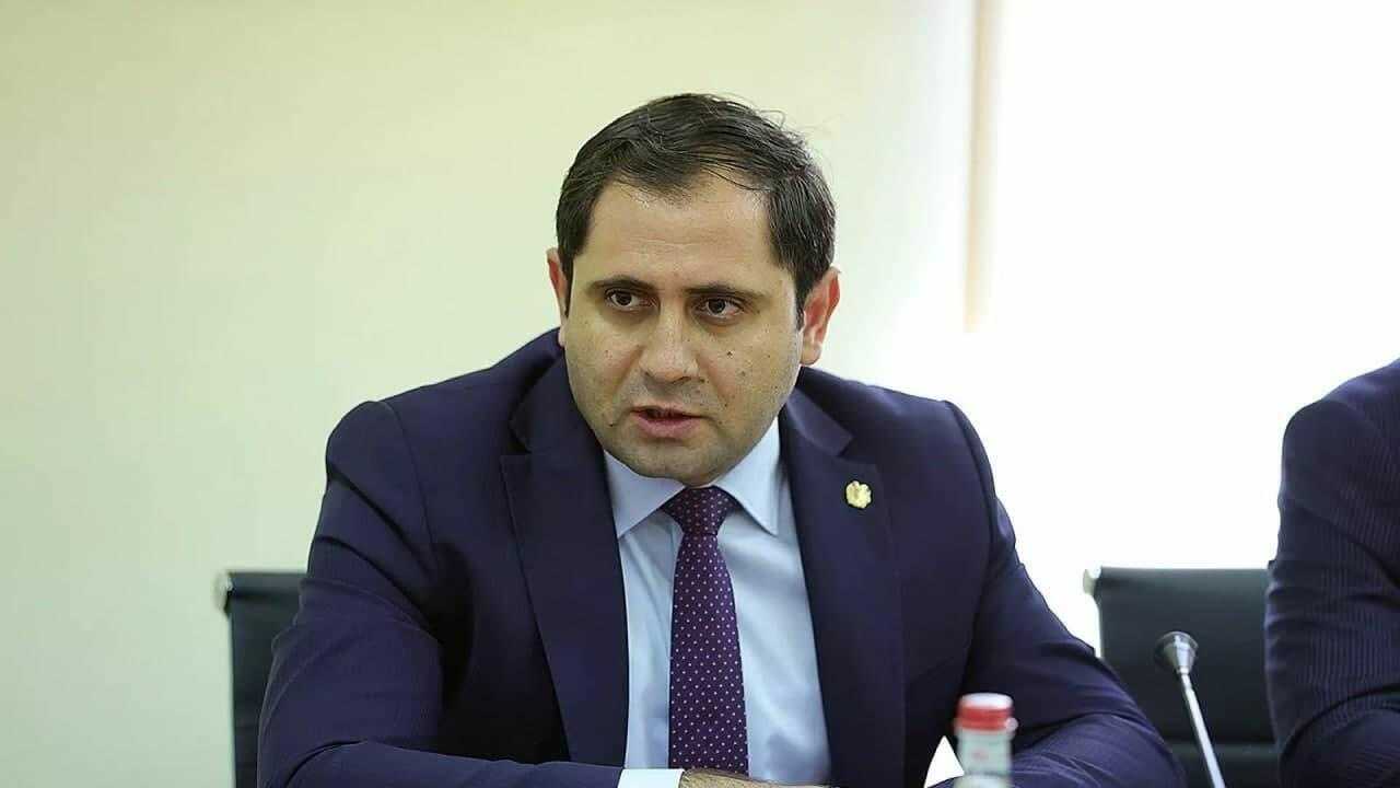 Ermənistan müdafiə naziri səfərini yarımçıq kəsdi