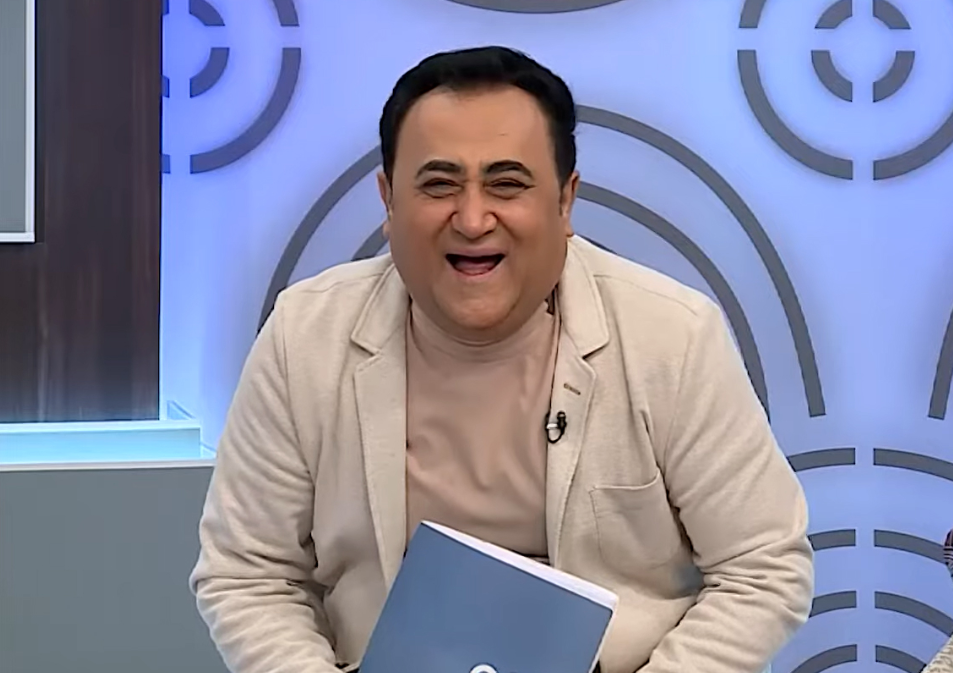 Elgiz Əkbərin ayaqqabılarını oğurladılar
