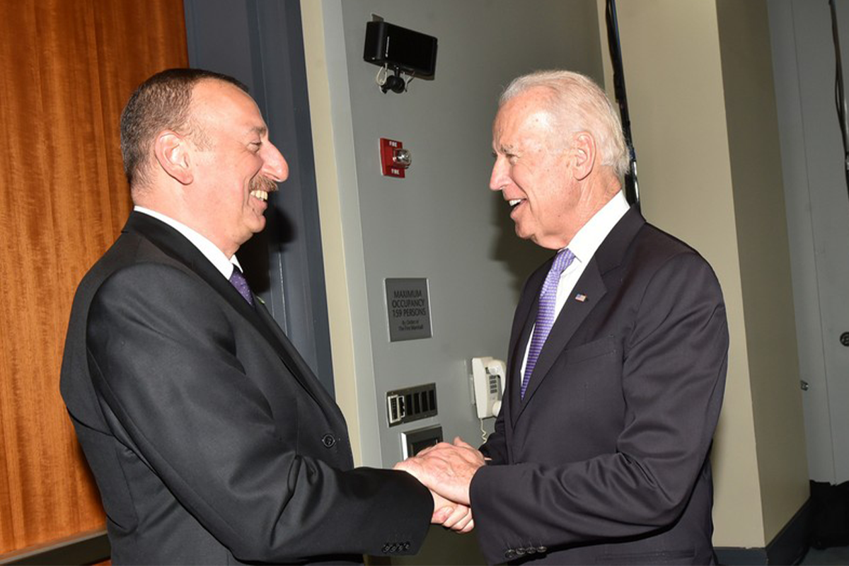 Prezident İlham Əliyev Baydeni Müstəqillik Günü münasibətilə təbrik edib