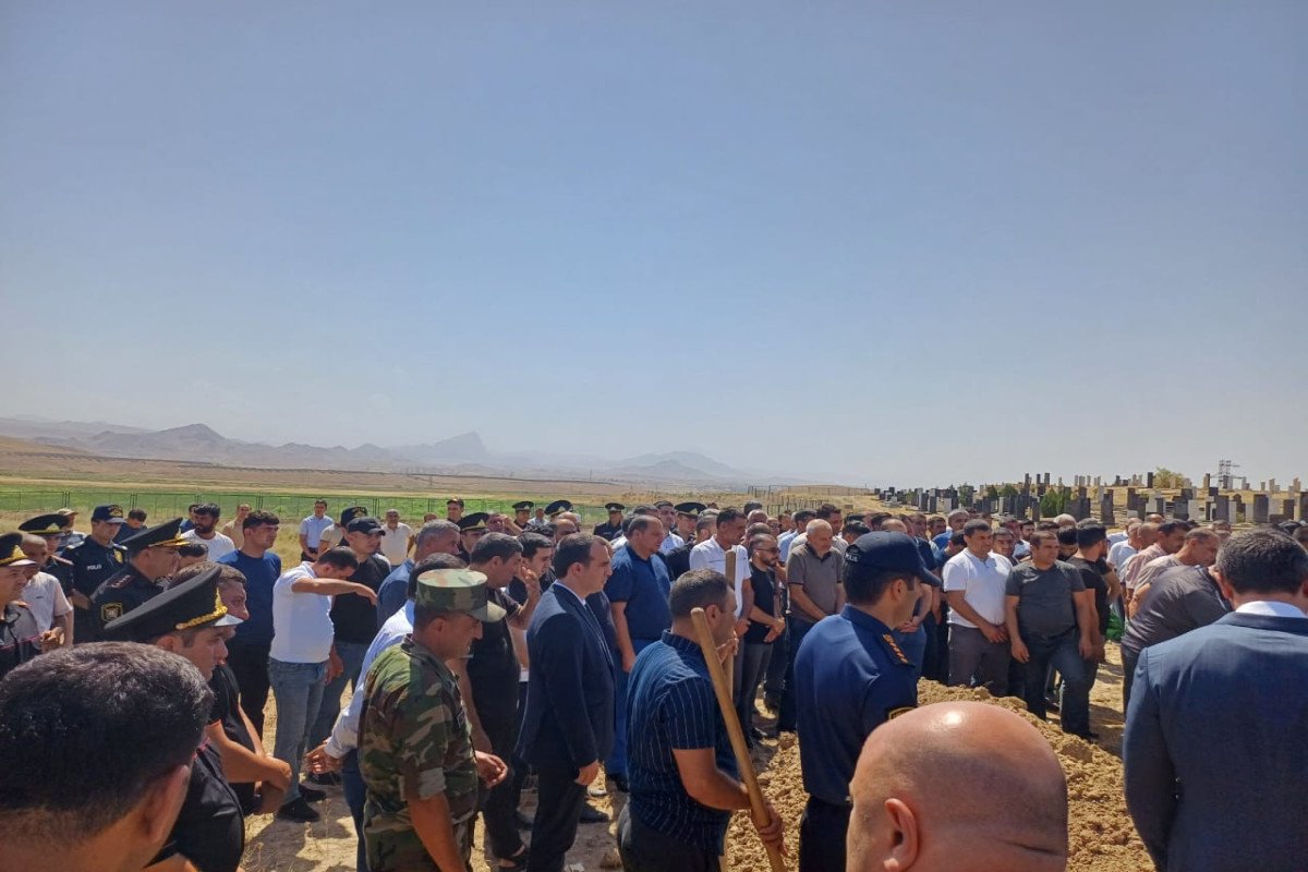 Naxçıvanda göldə batan şəxsləri xilas etməyə çalışarkən boğularaq ölən polis dəfn olunub