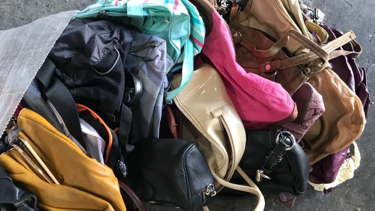 İkinci əl mağazasında çantadan 23 min avro tapıldı