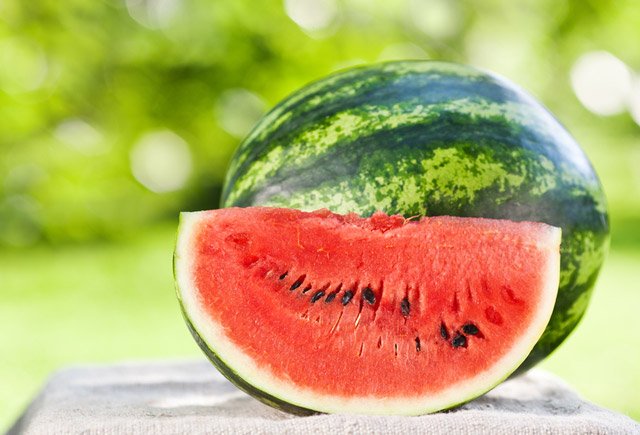 Qarpız seçərkən hansı əlamətlərə diqqət yetirməli? – Faydalı məsləhətlər