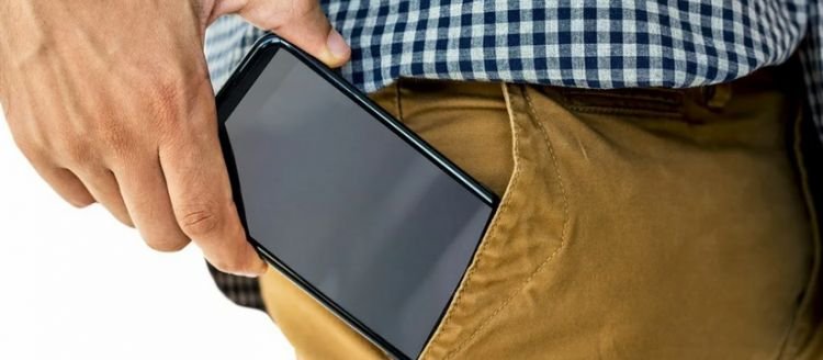 "Telefonu şalvarın cibinə qoymayın" - Uroloqdan kişilərə XƏBƏRDARLIQ