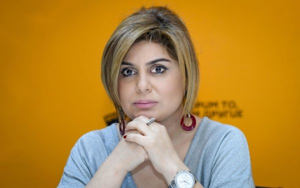 “Artıq qadınları üzdən yox, arxadan tanıyırlar” - Rövşanə