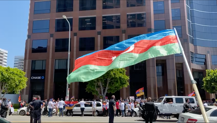 Ermənilər Azərbaycan konsulluğunu blokadaya ALDI - VİDEO