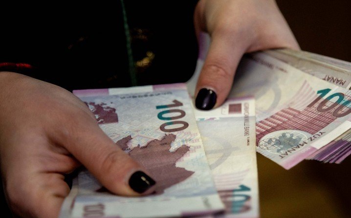 Bakıda orta aylıq əməkhaqqı 1 200 manata yaxınlaşıb