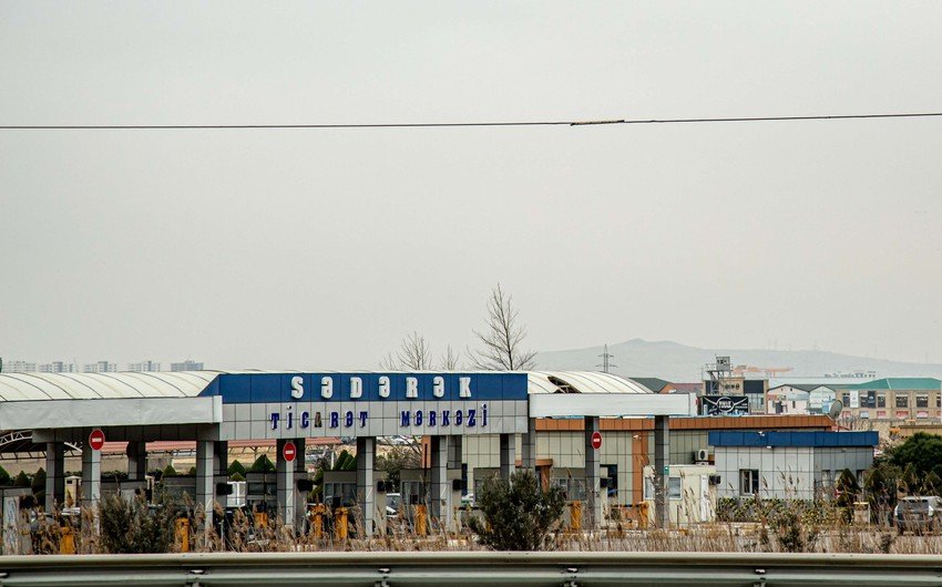 "Binə" və "Sədərək" ticarət mərkəzlərini su basıb, əraziyə xilasetmə qüvvələri cəlb edilib
