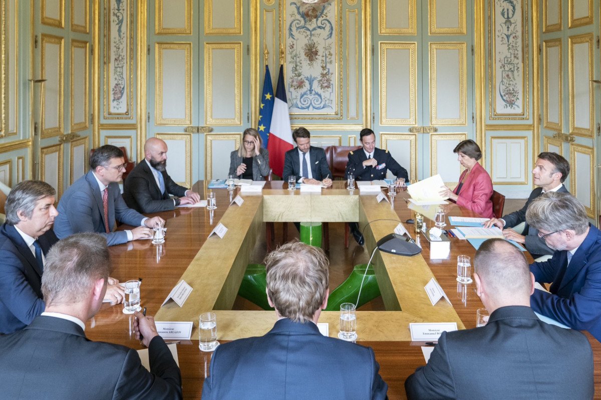 Kuleba Makronla görüşüb