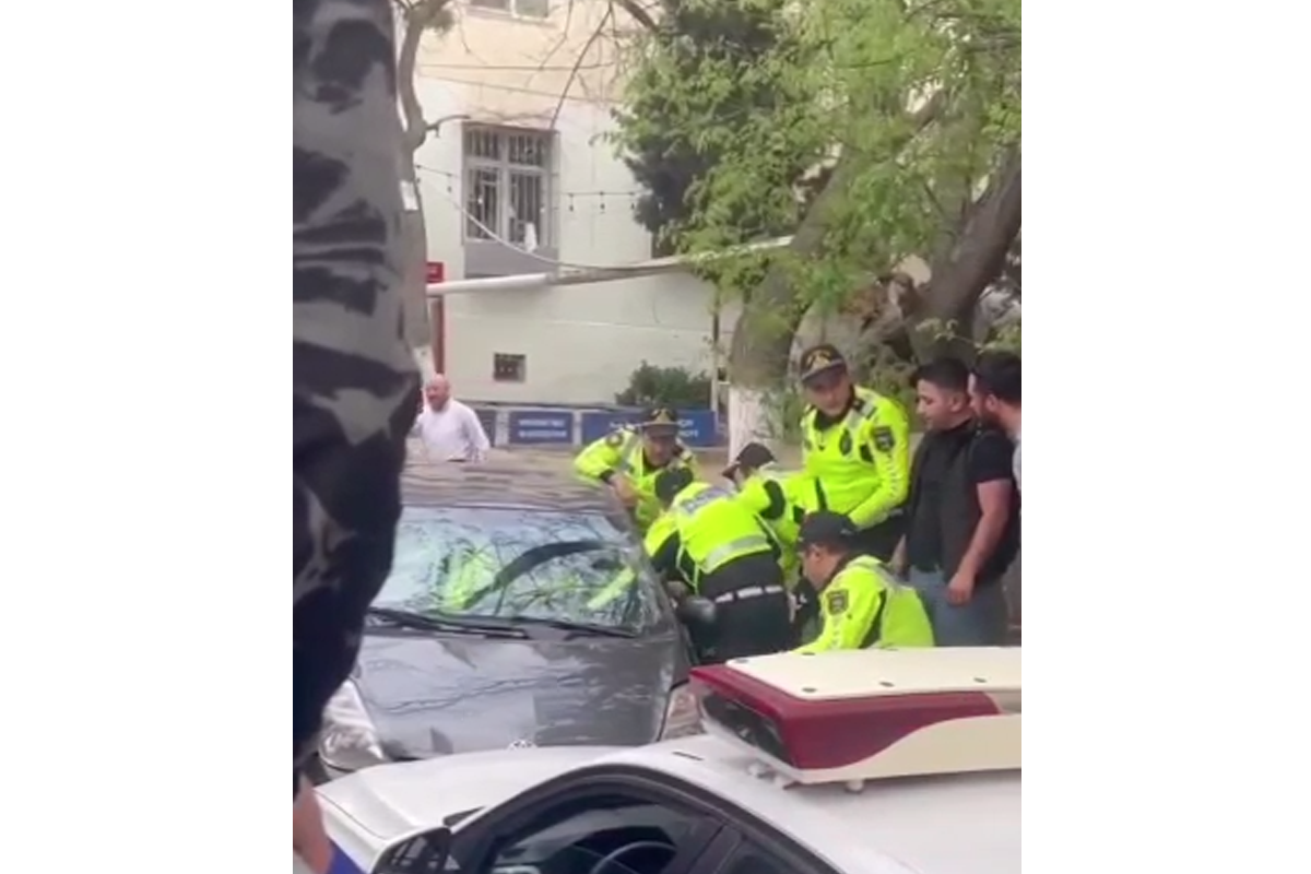 "Prius"u polislərin üstünə sürən şəxs DİN-ə 7500 manat ziyan vurmaqda ittiham olunur