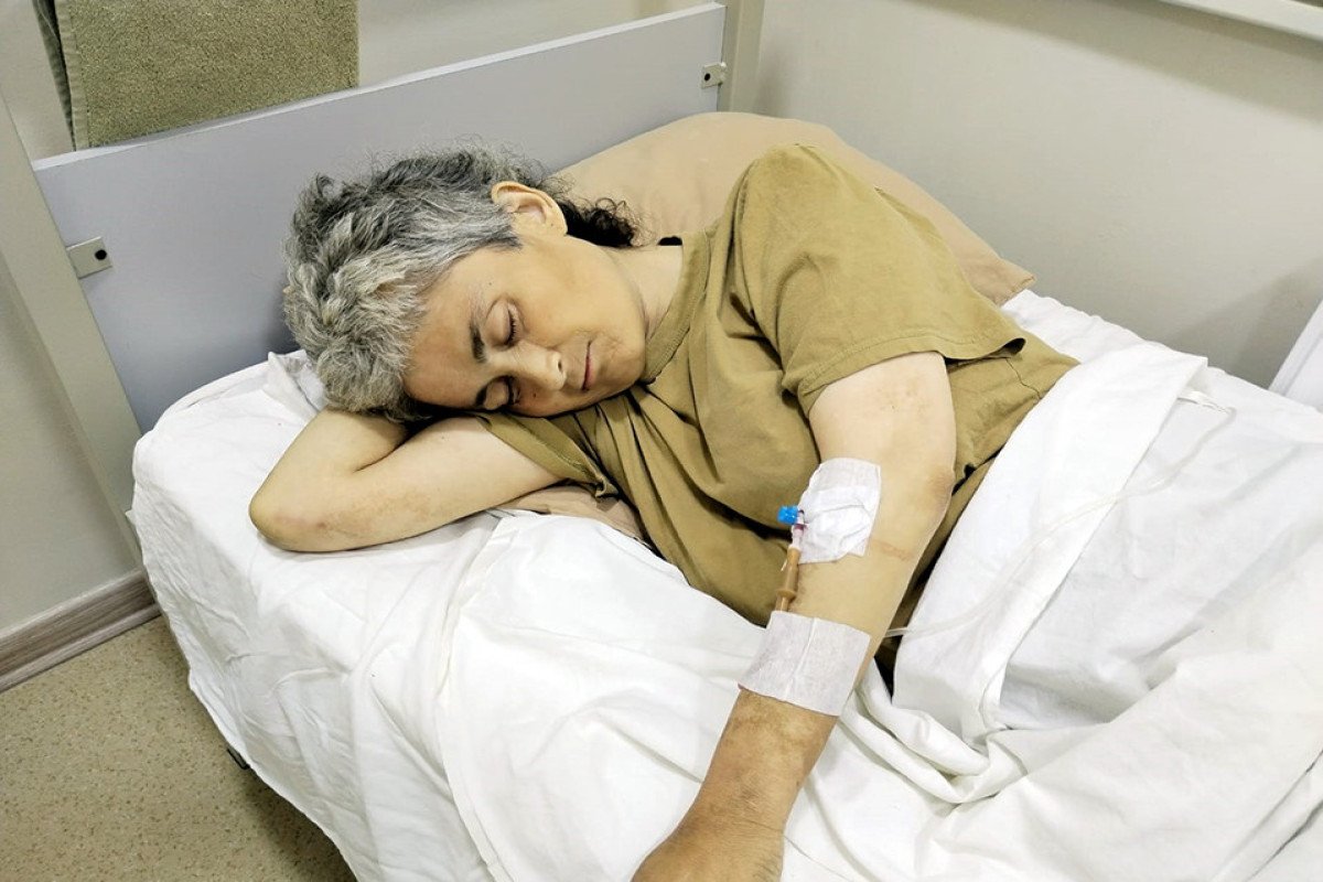 MN: Yaralı erməni qadın hərbi hospitala təxliyə edilib - VİDEO