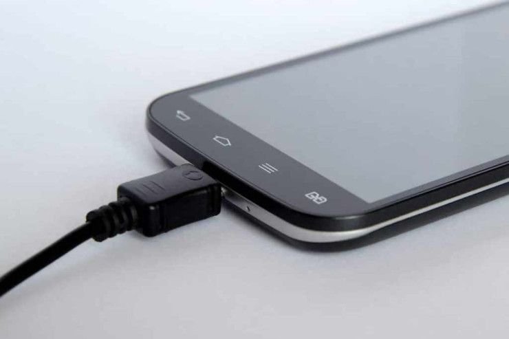 Bütün gecə telefonu şarjda qoymaq doğrudurmu?