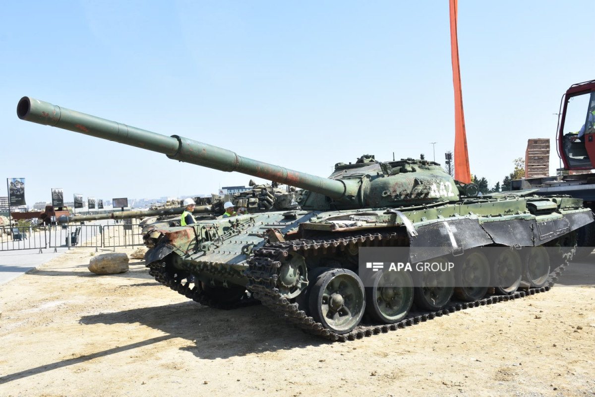 Albert Aqarunovun vurduğu erməni tankı Bakıya gətirilib, Hərbi Qənimətlər Parkında quraşdırılır - FOTO