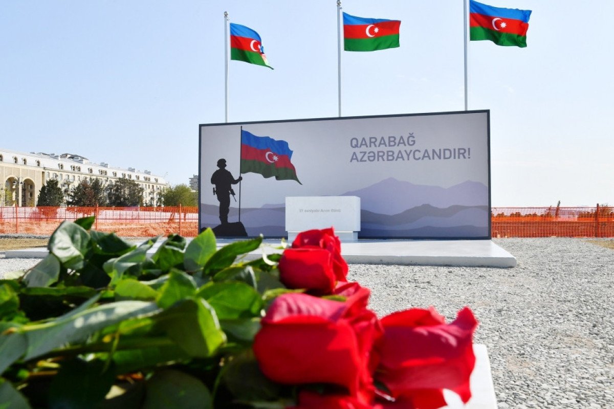 Dövlət və hökumət rəsmiləri Bakıda inşası davam etdirilən Zəfər parkında olublar