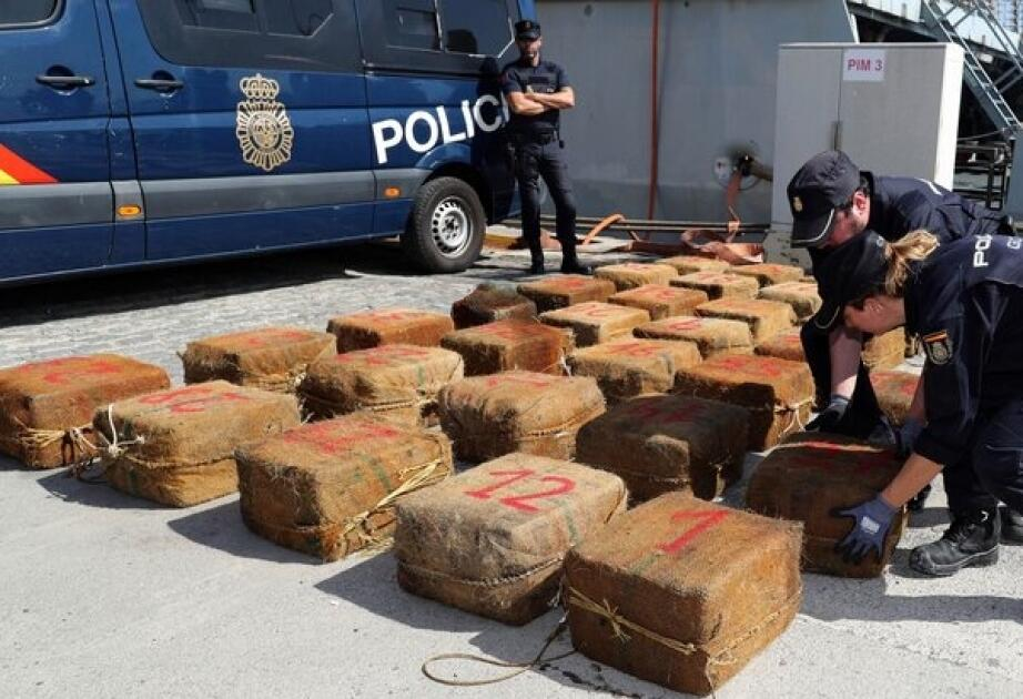 Balıqçı gəmisində bir ton kokain ələ keçirildi