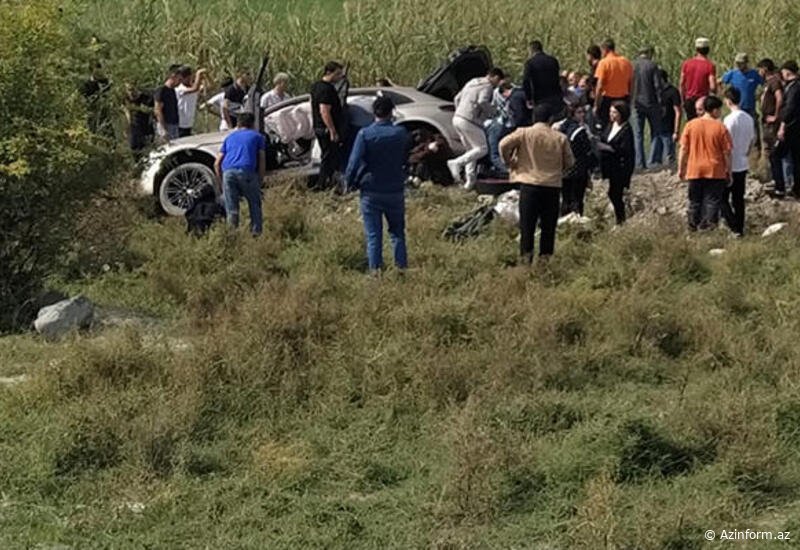 Yevlaxda aşan "Porsche"dəki xanımların KİMLİYİ MƏLUM OLDU - VİDEO