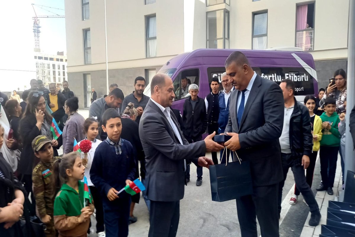 Füzuliyə köçürülən daha 22 ailəyə mənzillərinin açarları təqdim edilib - YENİLƏNİB