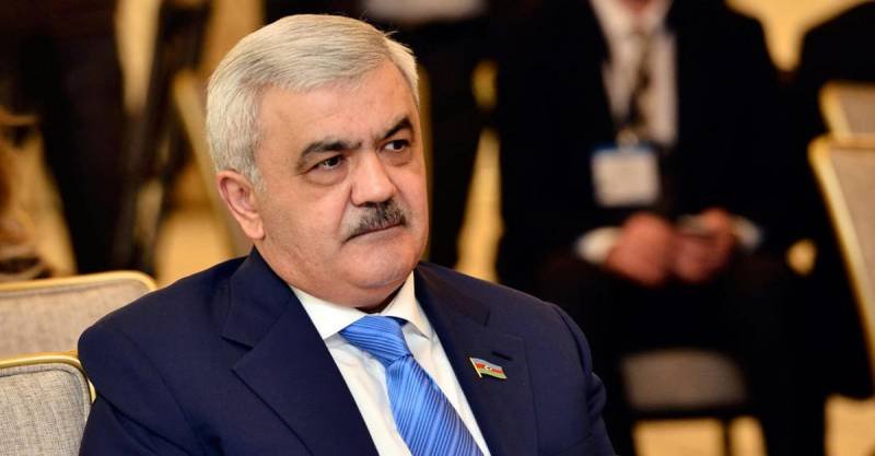 Rövnəq Abdullayevin ölkədən çıxışına qadağa qoyuldu