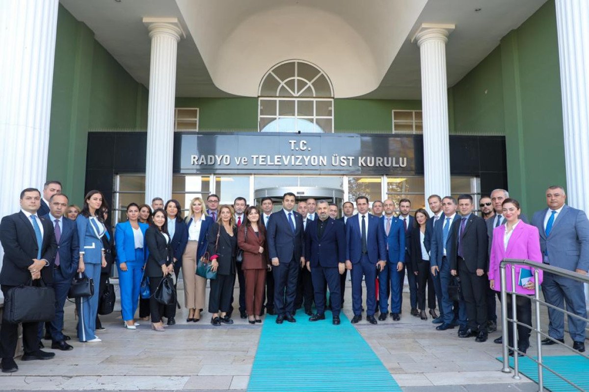 Dövlət qurumlarının sözçülərinin Türkiyəyə səfəri davam edir