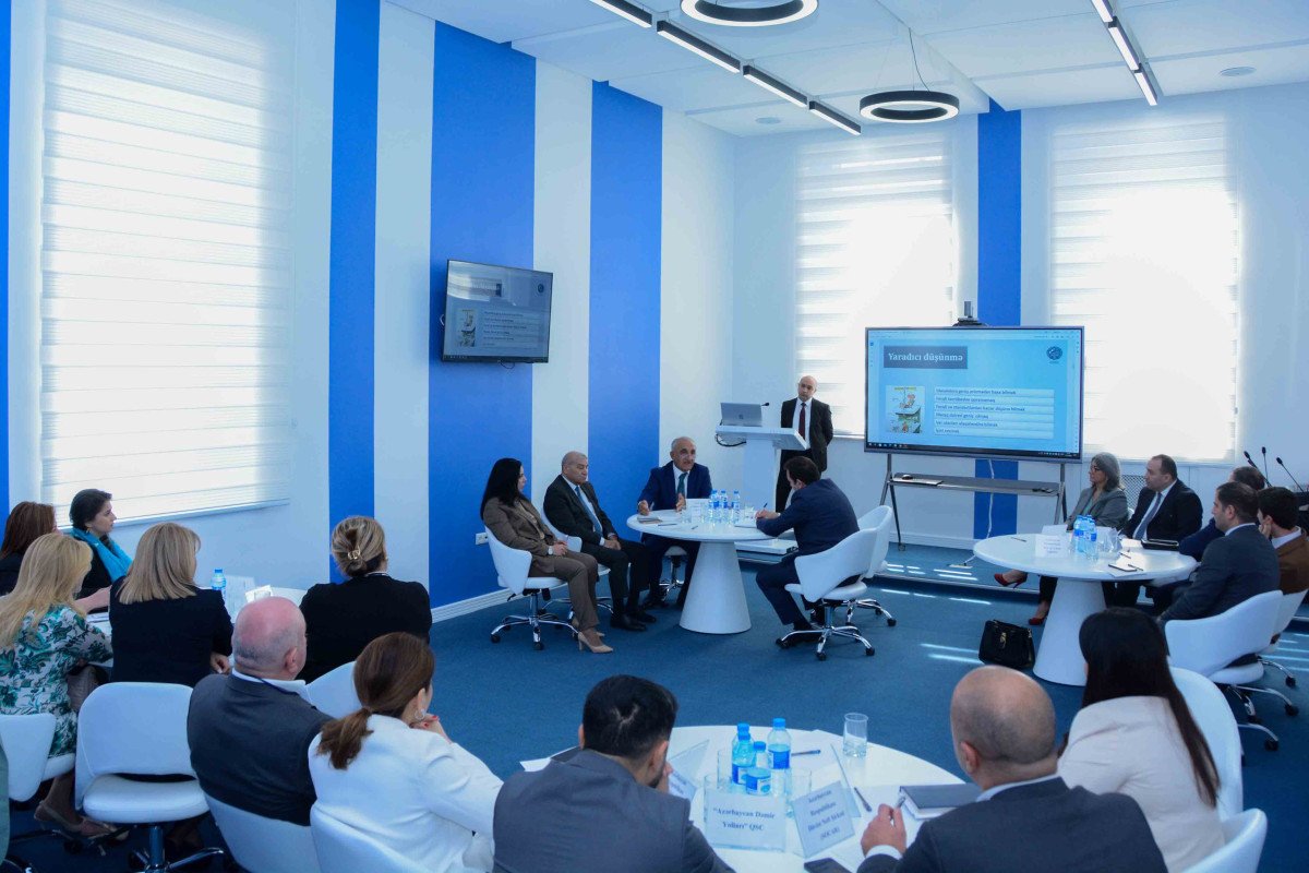 UNEC-də iş dünyasının nümayəndələri ilə “Qeyri-akademik transkript” layihəsinin müzakirəsi aparılıb - FOTO