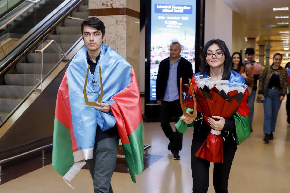 Çempion şahmatçılarımız Vətənə qayıdıblar - FOTO