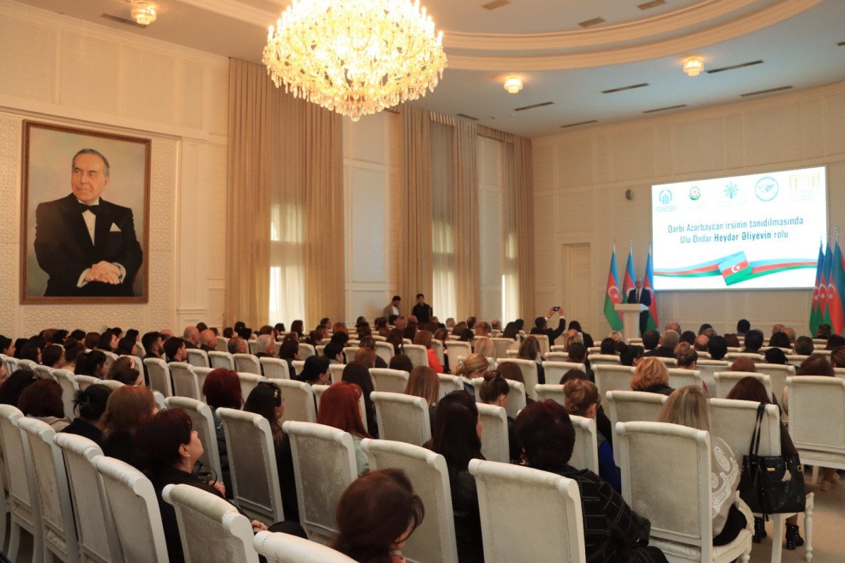 Gəncədə konfrans keçirilib - FOTO