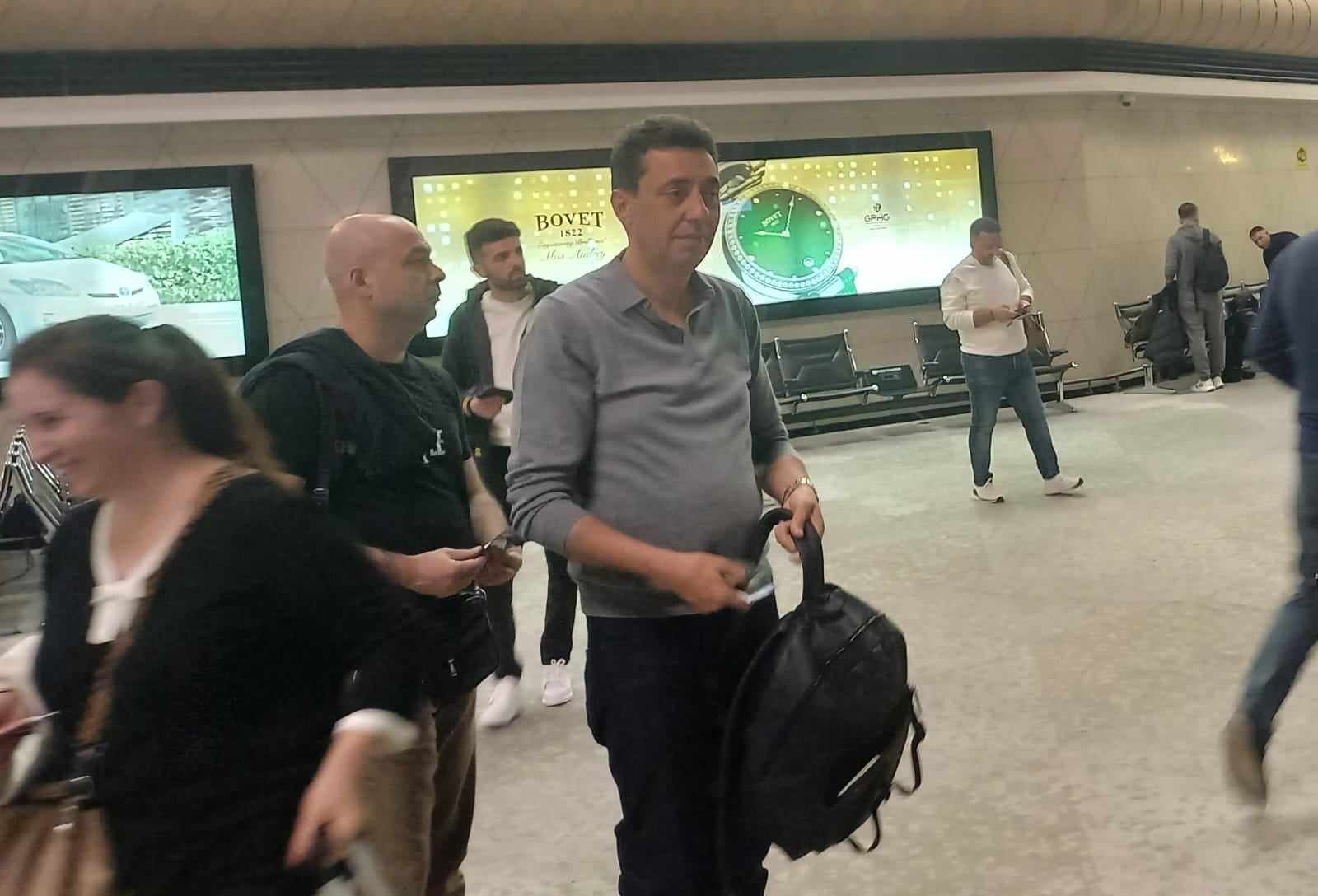 "Qarabağ"ı aparan təyyarədə SÜRPRİZ ŞƏXS göründü - FOTOLAR