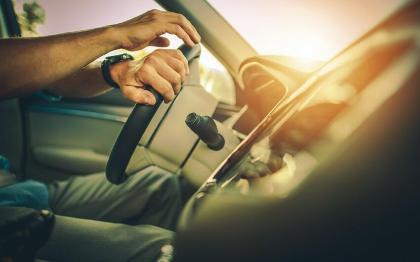 Sərxoş və sürücülük vəsiqəsi olmadan avtomobil idarə etdi