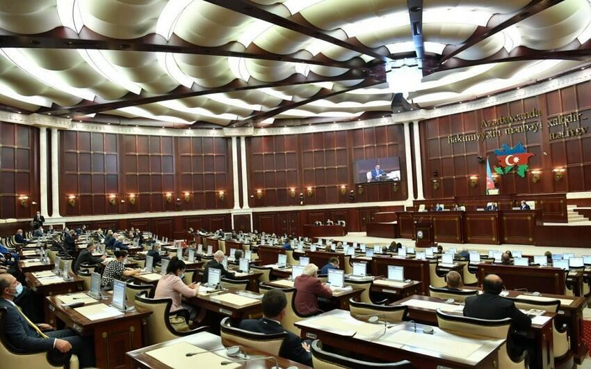 Milli Məclisdə dinləmə keçirilir