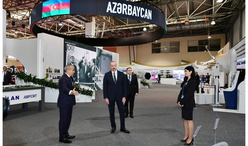 İlham Əliyev sərgi açılışında iştirak etdi - YENİLƏNİBFOTO