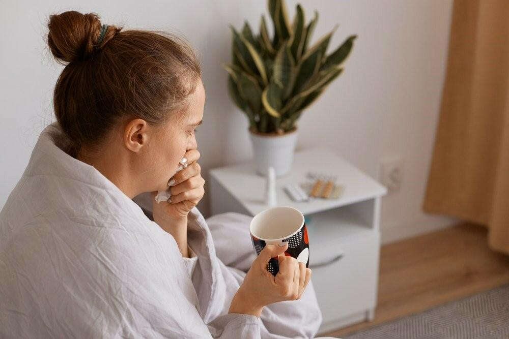 Yeni növ COVID - "nəvə" sürətlə yayılır: Bu simptomlara diqqət!