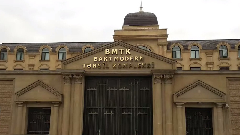 Bakı Modern Təhsil Kompleksində müəllim döyüldü - Həbs olunan var...