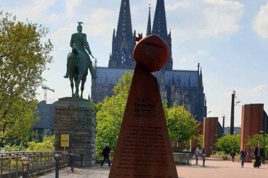 “Boz Qurdlar” Kölndə erməni abidəsini sökdürdü, alman mediası kin qusdu