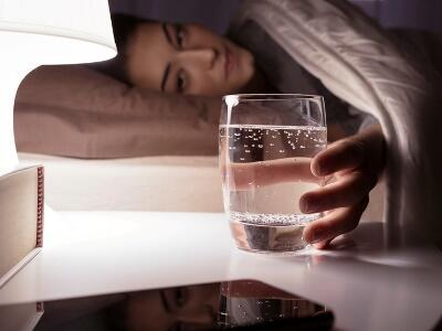 Niyə susayırıq? - Artıq su içməyimizin maraqlı səbəbləri var