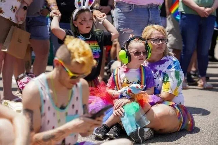 LGBT qalmaqalı: Övladlarına cinsini dəyişməyə icazə verməyən valideynlər həbs olunacaq