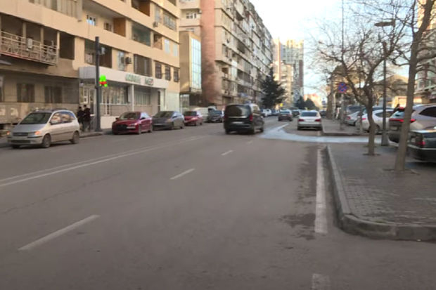 Sürücülərin narazılığına səbəb olan qoşa xətt problemi: Həllini tapmaq üzrədir... - VİDEO