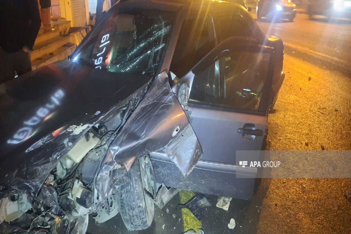Bakıda iki avtomobil toqquşub, xəsarət alan var - FOTO