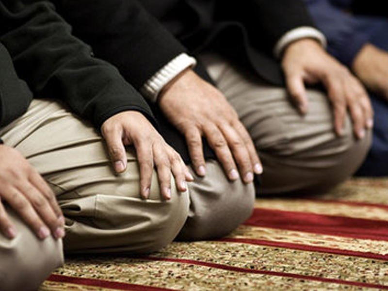 Namaz qılan, günahlarını təmizləyən sabiqlər - Eks-nazirlər, general, keçmiş başçılar...