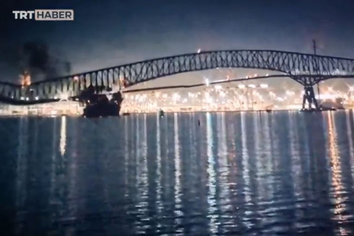 ABŞ-ın Baltimor şəhərində yük gəmisinın çırpıldığı körpü çöküb