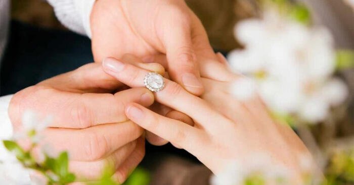 12 yaşlı qızı görün kimə ərə veriblər - FOTO